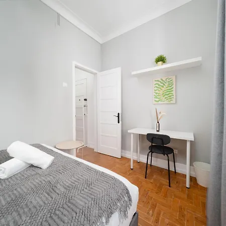 Гостевой дом Soar L Entrecampos 3 L Comfort Stay, Fast Wifi, Steps To Metro, Near Campo Grande Park *