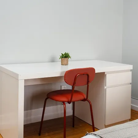 ゲストハウス Soar L Entrecampos 3 L Comfort Stay, Fast Wifi, Steps To Metro, Near Campo Grande Park *