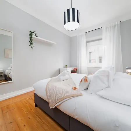 Gasthuis Soar L Entrecampos 3 L Comfort Stay, Fast Wifi, Steps To Metro, Near Campo Grande Park *